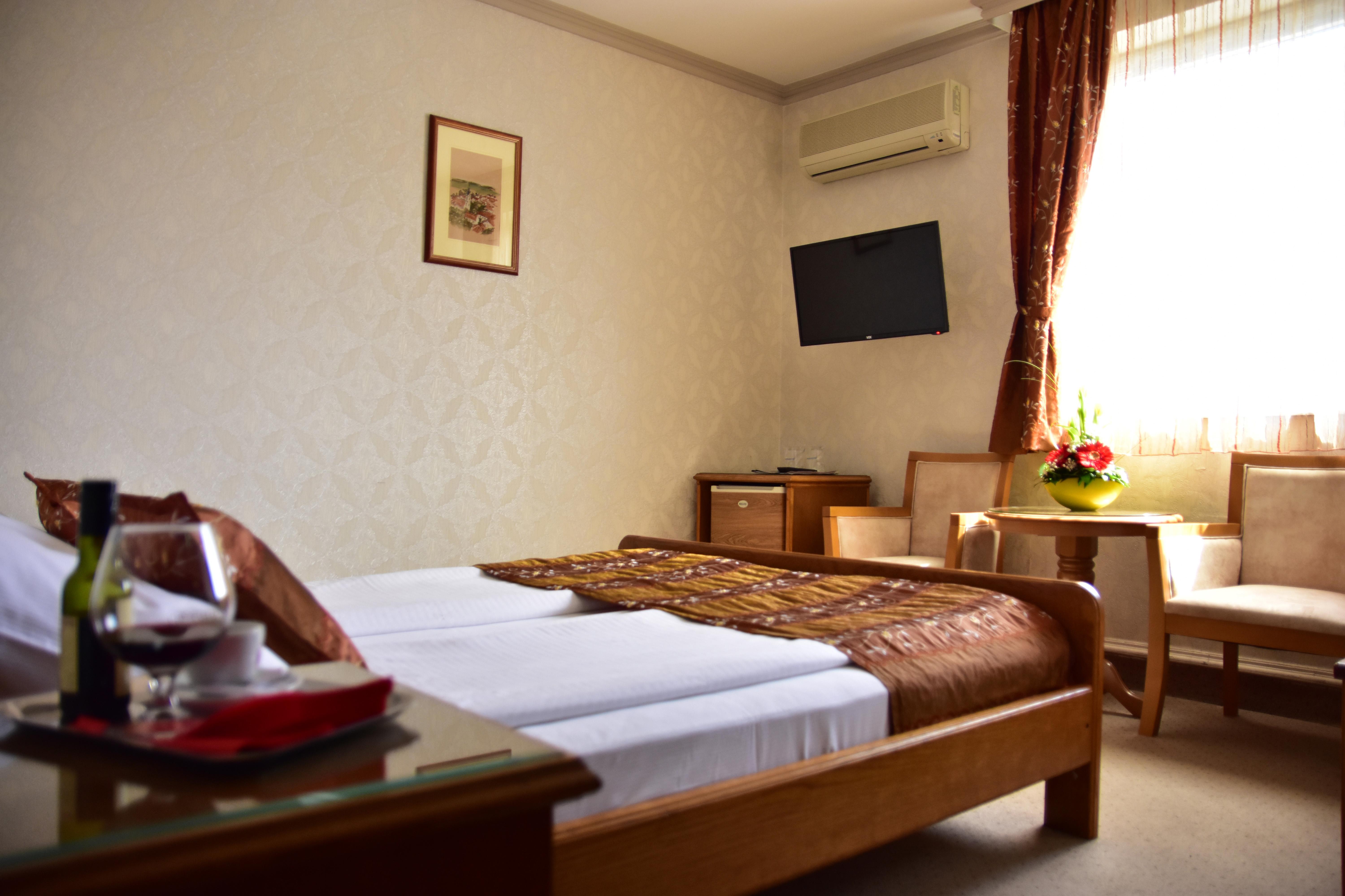 Garni Hotel Lav Belgrade Exterior photo