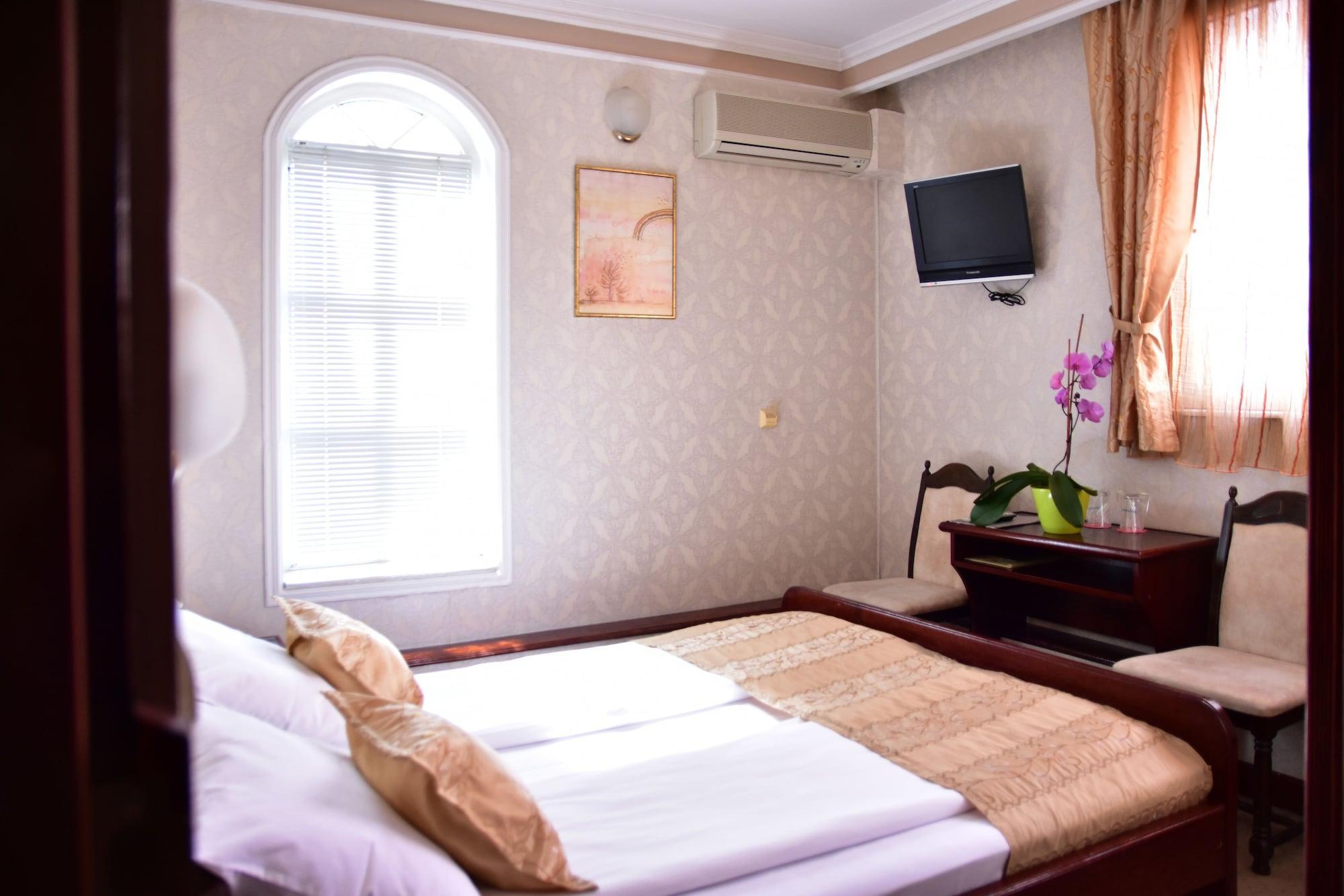 Garni Hotel Lav Belgrade Exterior photo