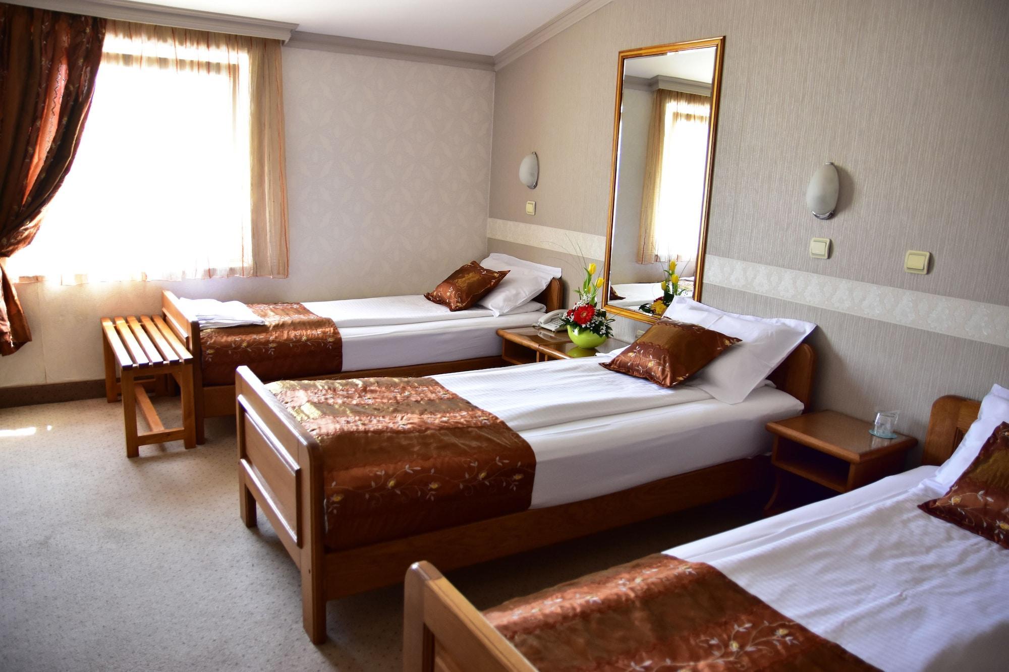 Garni Hotel Lav Belgrade Exterior photo