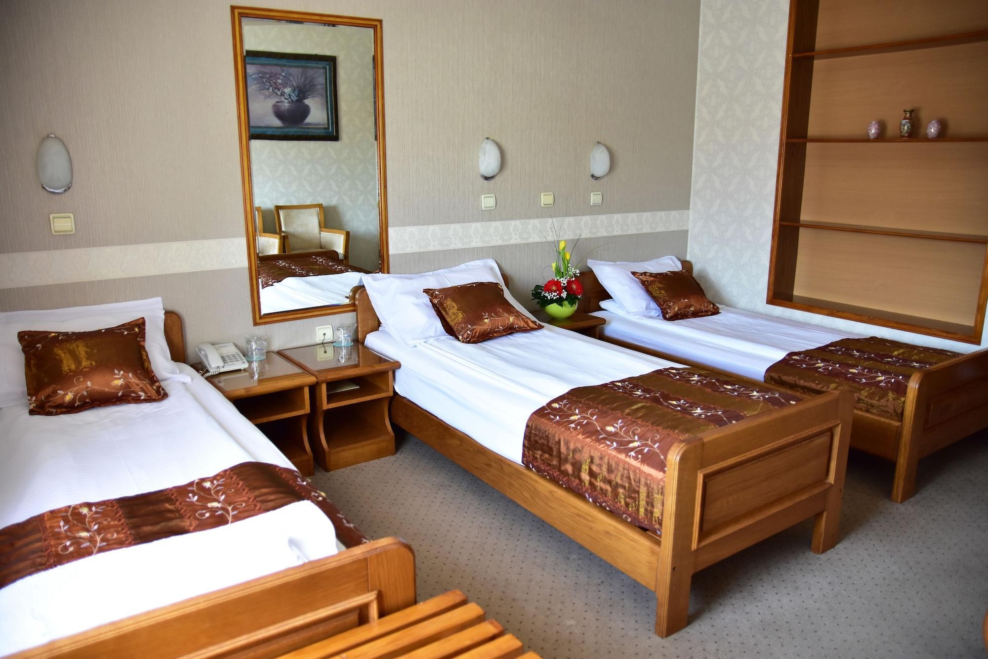 Garni Hotel Lav Belgrade Exterior photo