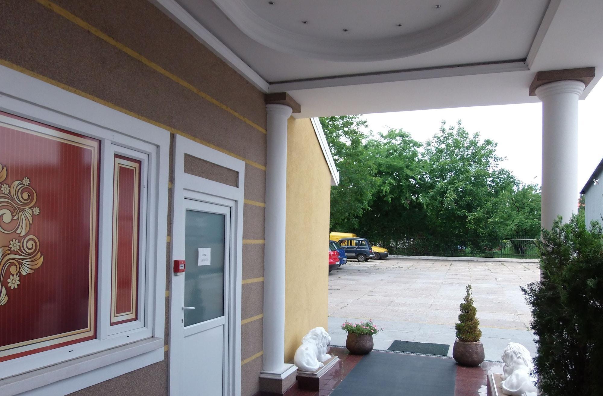 Garni Hotel Lav Belgrade Exterior photo